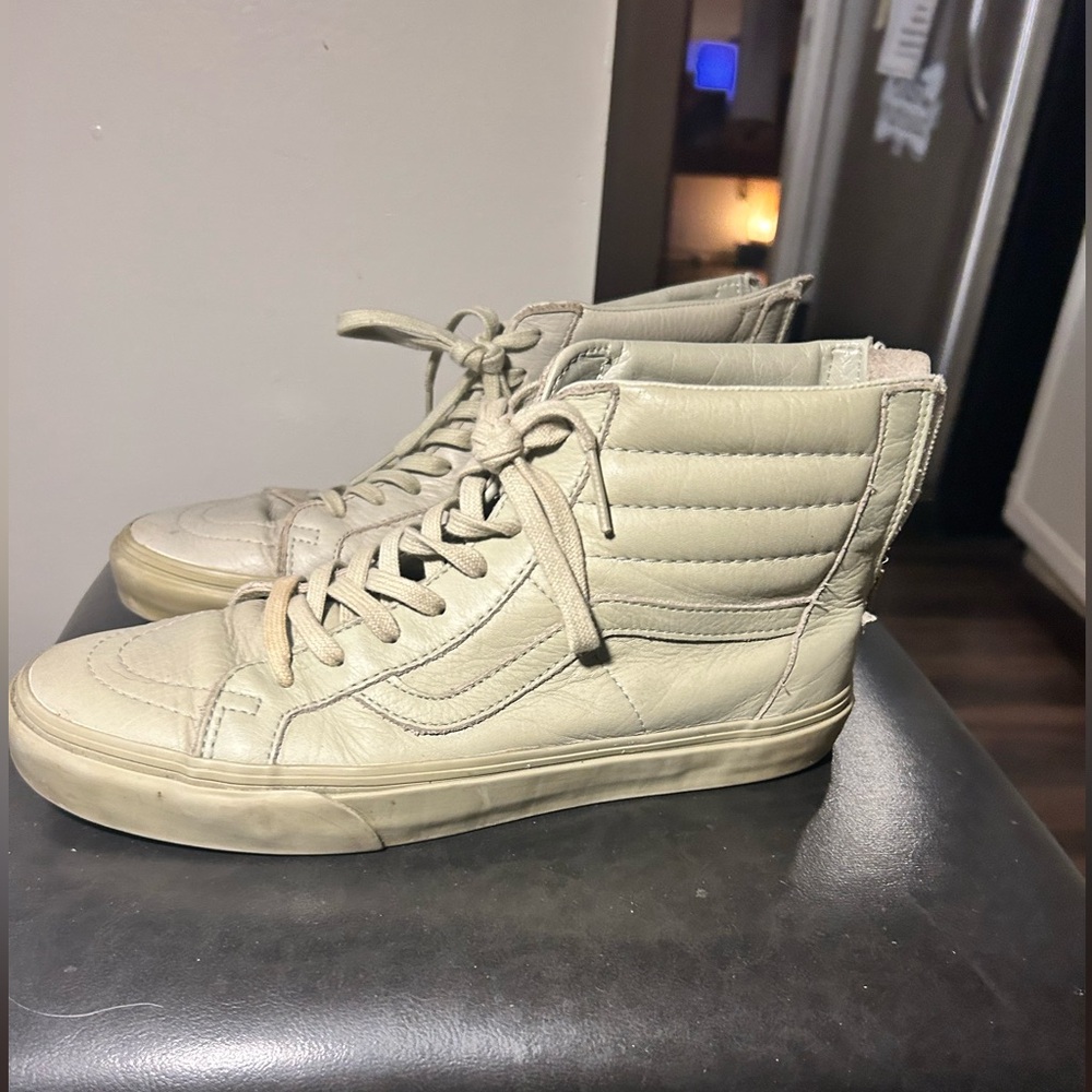 Van’s classic high-tops in all leather- off white- with zip back, Men’s size 9